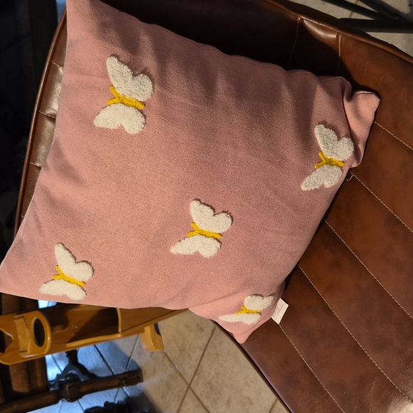 NWOT🦋Bufferfly Square Pillow - Picture 3 of 5